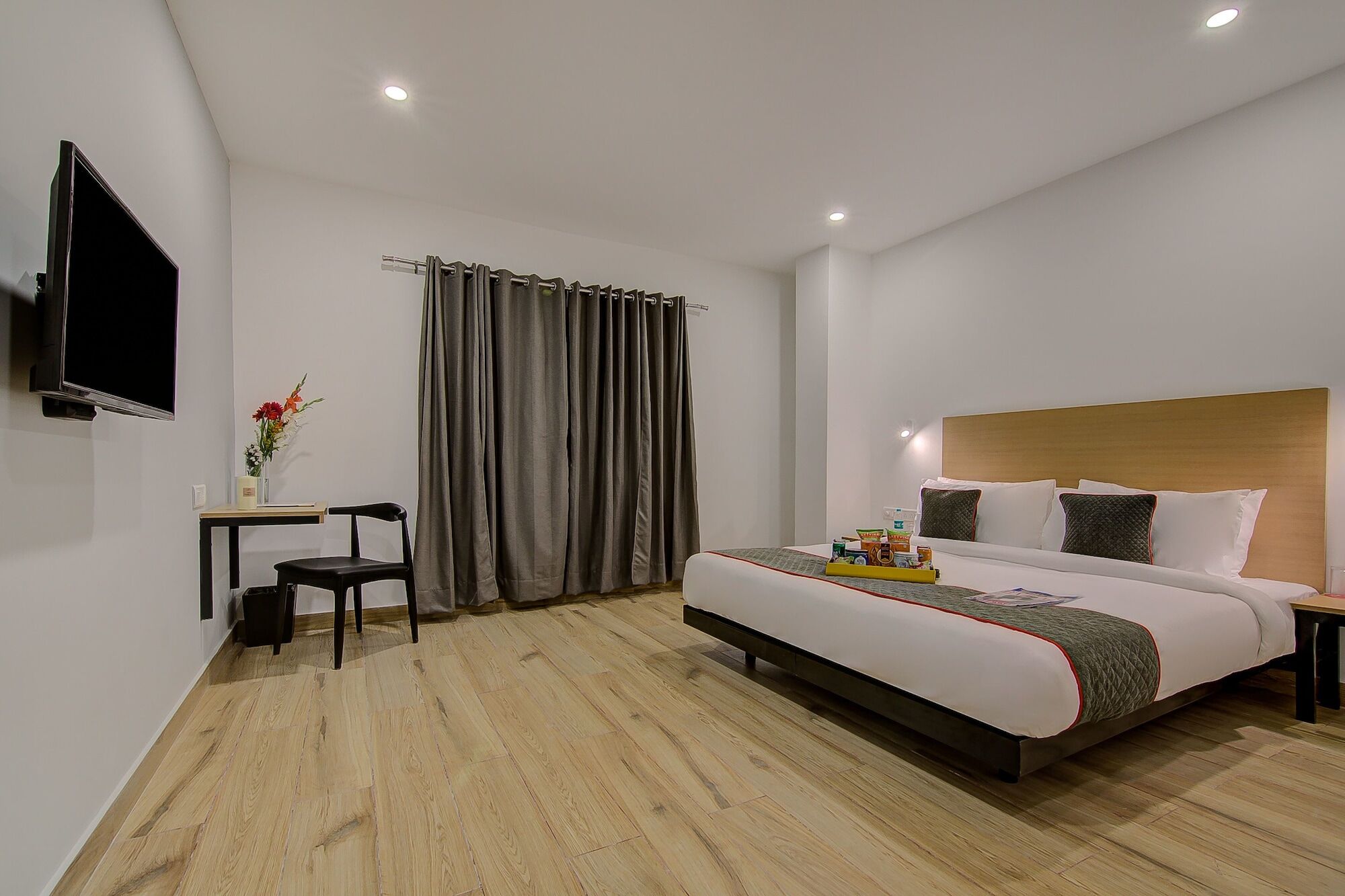 Отель Oyo Townhouse 044 Sector 14 Gurugram Гургаон Экстерьер фото