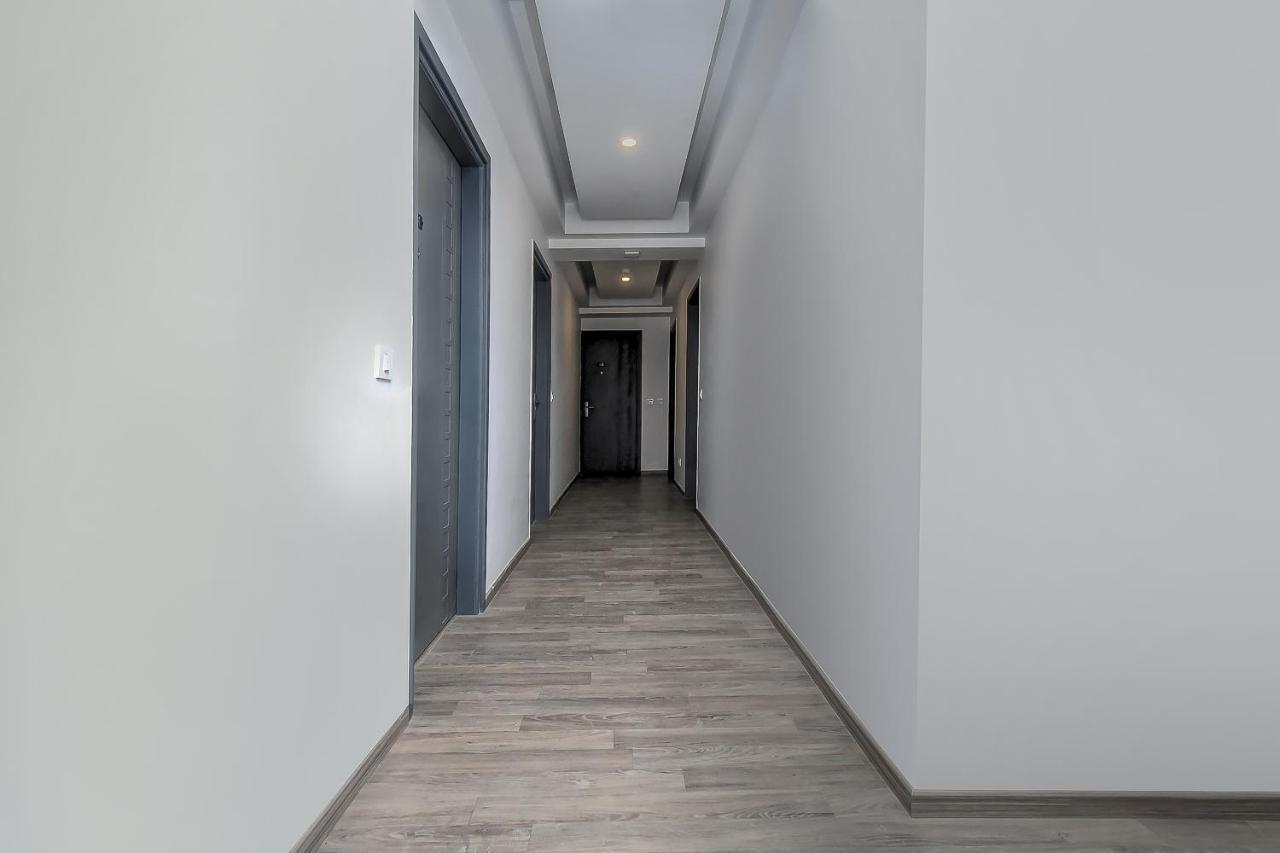 Отель Oyo Townhouse 044 Sector 14 Gurugram Гургаон Экстерьер фото