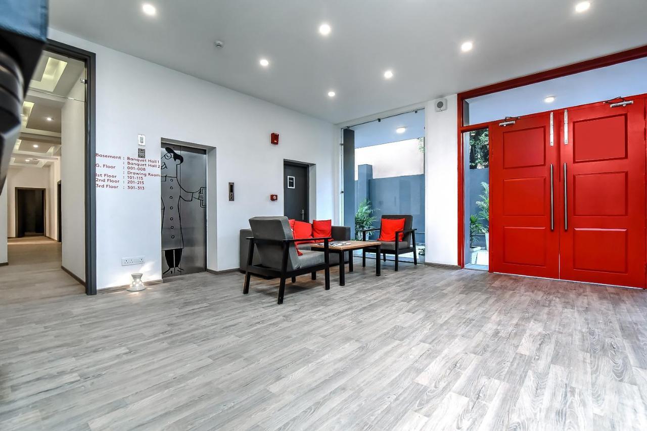 Отель Oyo Townhouse 044 Sector 14 Gurugram Гургаон Экстерьер фото
