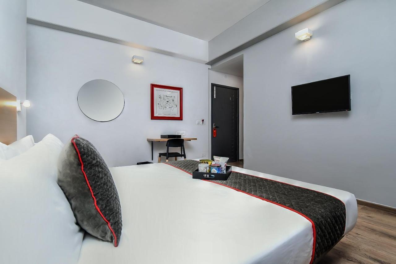 Отель Oyo Townhouse 044 Sector 14 Gurugram Гургаон Экстерьер фото