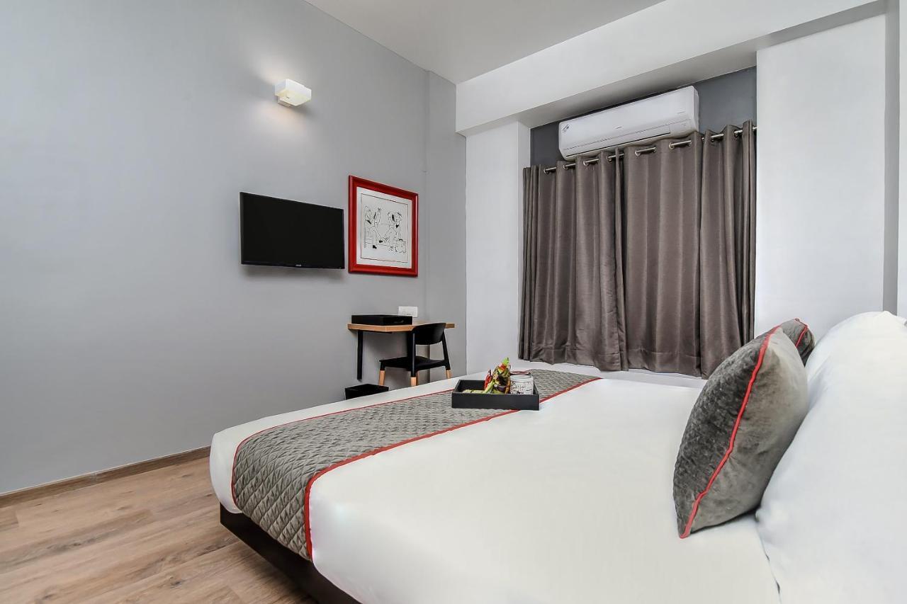 Отель Oyo Townhouse 044 Sector 14 Gurugram Гургаон Экстерьер фото