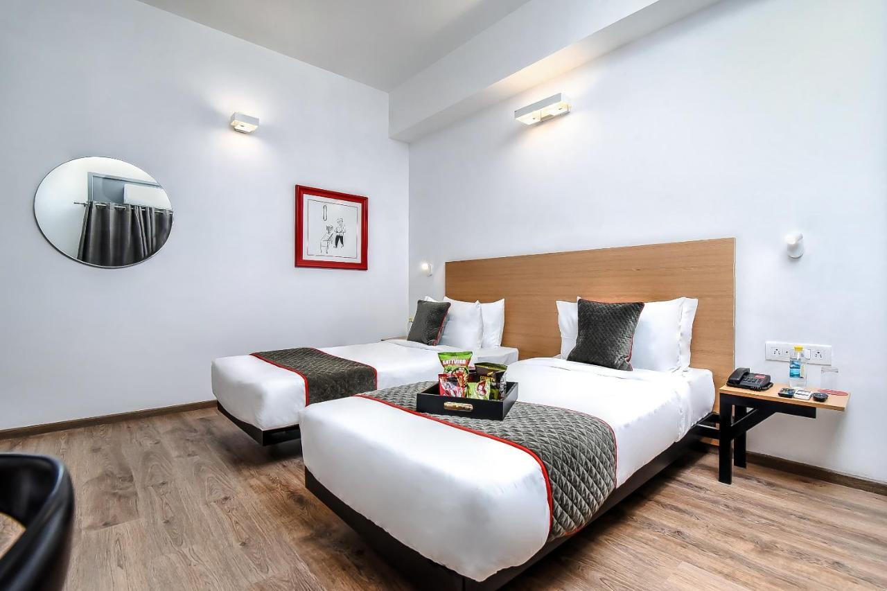 Отель Oyo Townhouse 044 Sector 14 Gurugram Гургаон Экстерьер фото